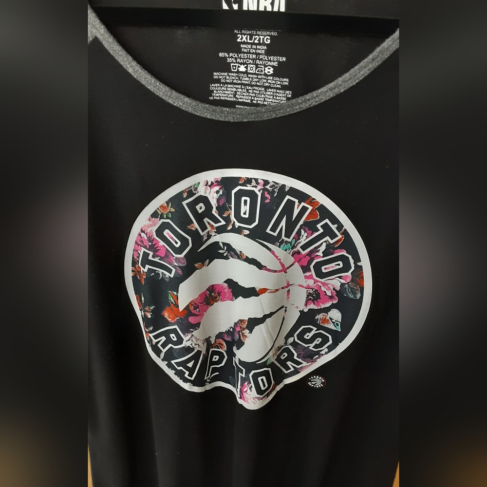 Toronto Raptors Floral T-shirt EXCELLENT CONDITION - Picture 3 of 6